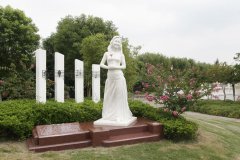 尊龙凯时人生就是搏集团：以工匠精神展现碑雕工艺的魅力，纪念邓丽君的永恒歌声