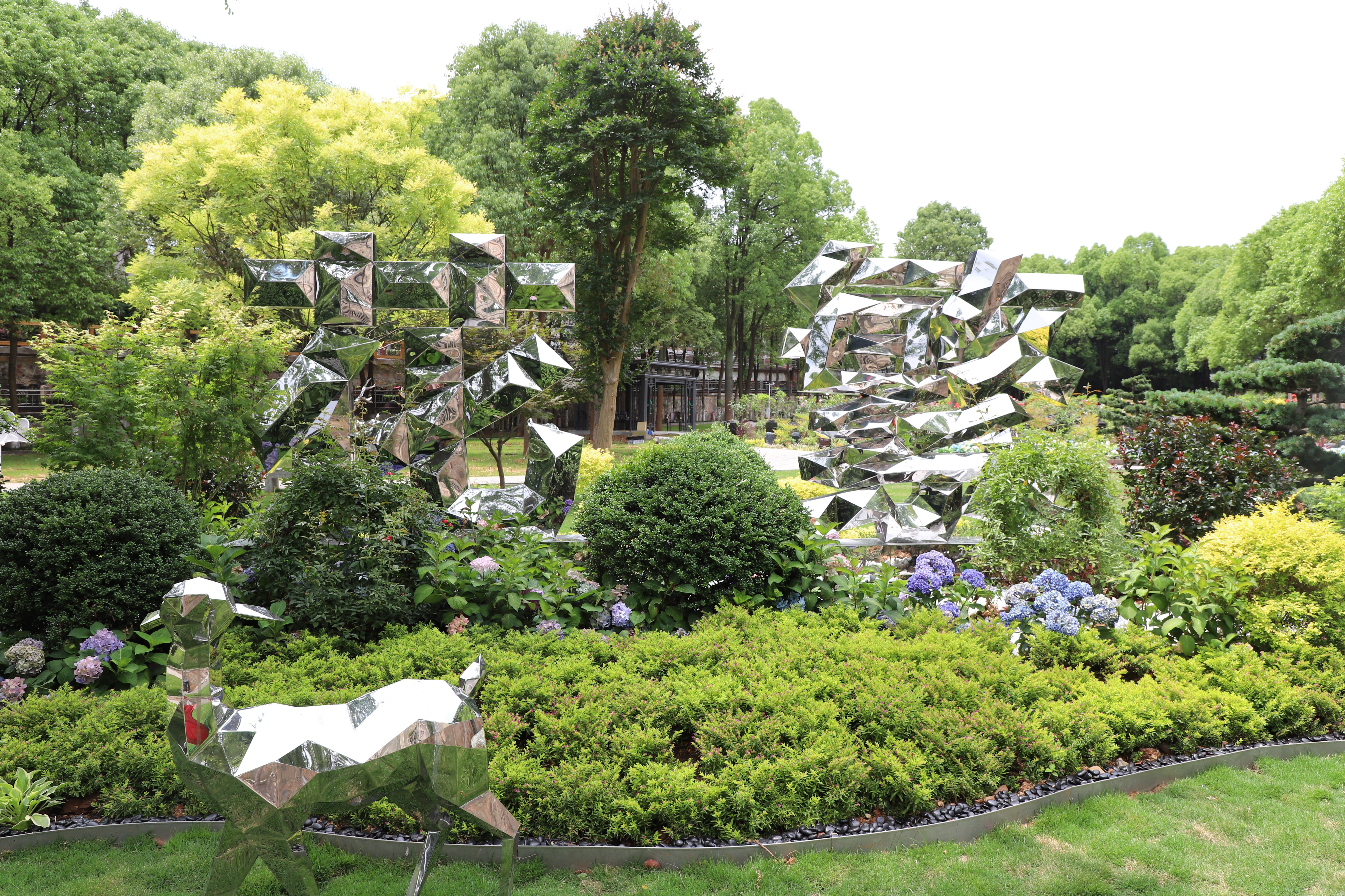 南京功德园：生态与文化的完美融合，让生命在繁花中永恒