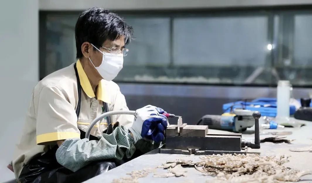 铜艺不朽：殡葬中的永恒与新生